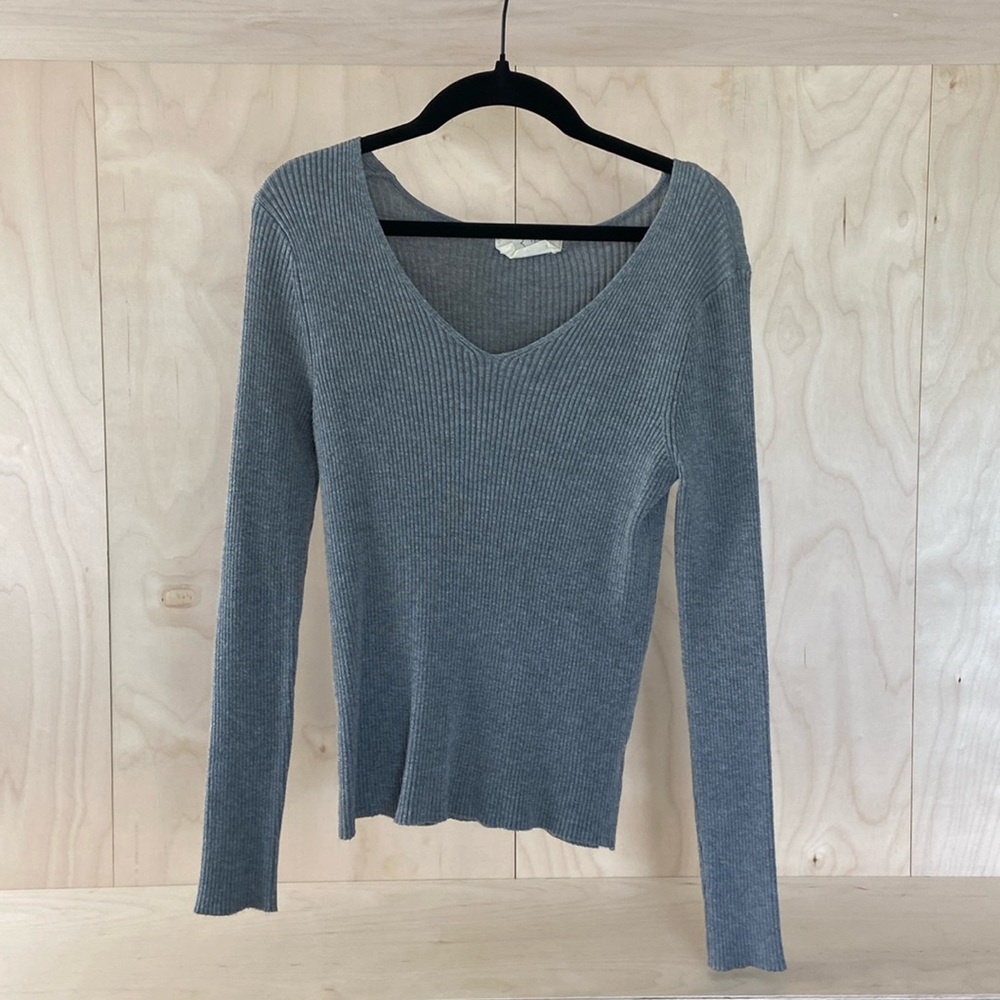 Grey sweater - size M